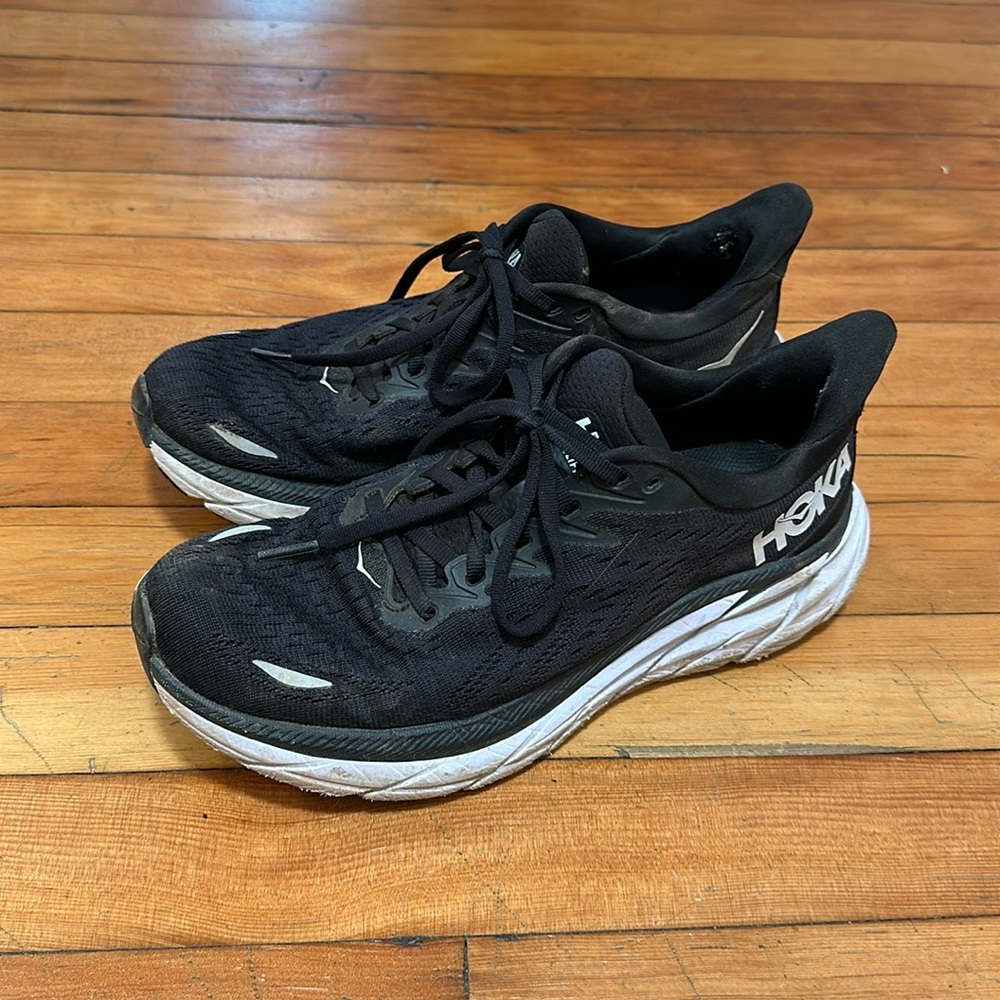 Black HOKA Clifton 8